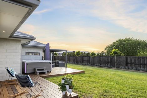 Photo of property in 10 Kayelene Place, Omokoroa, 3114