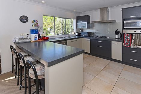 Photo of property in 52 Belfry Place, Wattle Downs, Auckland, 2103