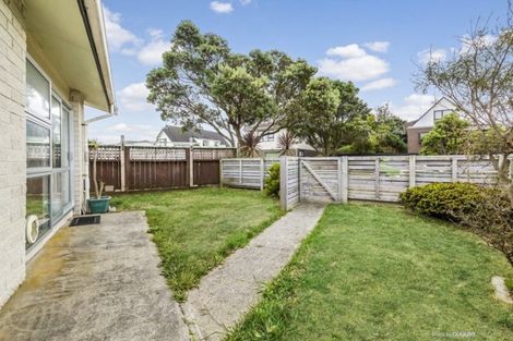 Photo of property in 2 Cobar Close, Maupuia, Wellington, 6022