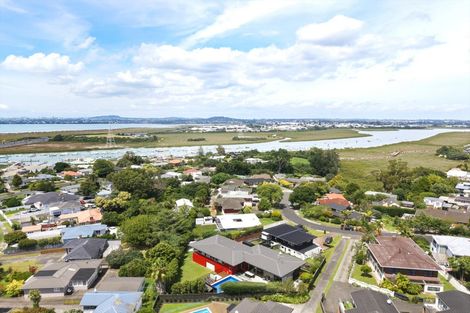 Photo of property in 12 Highlight Parade, Te Atatu South, Auckland, 0610