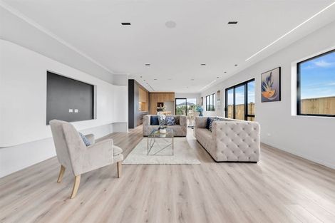 Photo of property in 30 Ballyalton Crescent, Flat Bush, Auckland, 2019