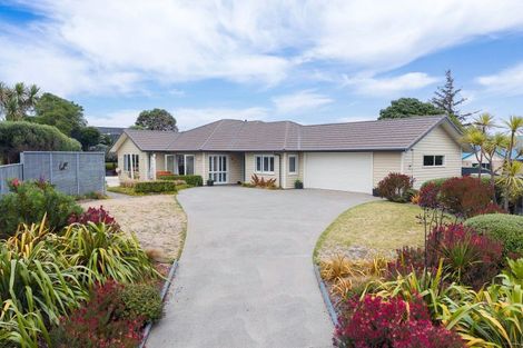 Photo of property in 11 Byron Brown Place, Otaki Beach, Otaki, 5512