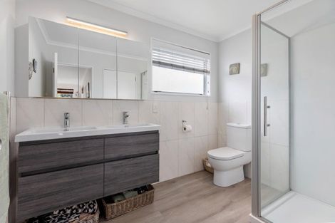 Photo of property in 141 Oceanview Road, Mount Maunganui, 3116