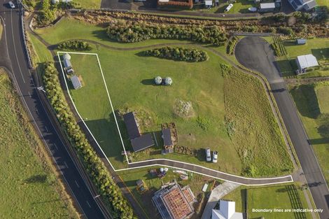 Photo of property in 10 Tinirau Place, Cooks Beach, 3591