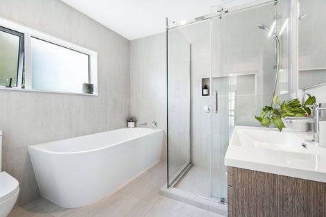 Photo of property in Peninsula Primary School, 61 Wharf Road, Te Atatu Peninsula, Auckland, 0610