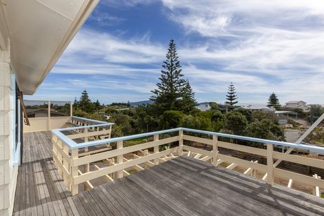 Photo of property in 36 Field Way, Waikanae Beach, Waikanae, 5036