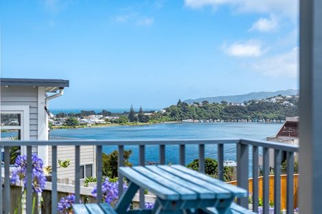 Photo of property in 76 Bayview Road, Paremata, Porirua, 5024