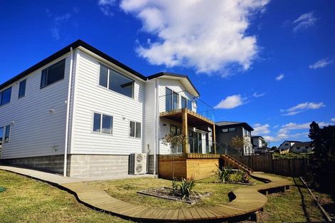 Photo of property in 28 Cirrus Way, Ranui, Auckland, 0612
