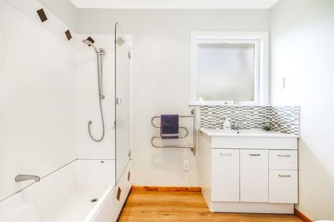 Photo of property in 12 Berkley Avenue, Hillcrest, Hamilton, 3216