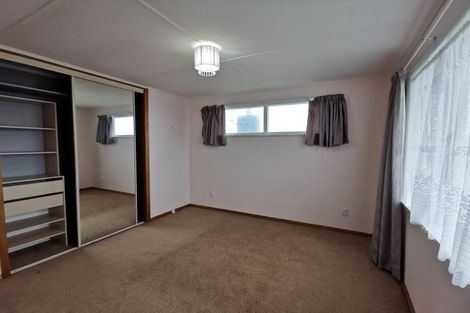 Photo of property in 20 Cotswold Crescent, Newlands, Wellington, 6037