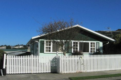 Photo of property in 25 Te Arataura Street, Takapuwahia, Porirua, 5022