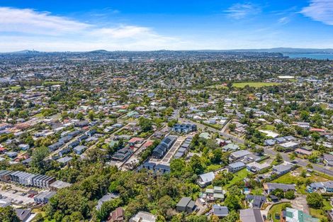 Photo of property in 29 Tokai Place, Glen Eden, 0602