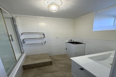 Photo of property in 20 Pahi Place, West Harbour, Auckland, 0618