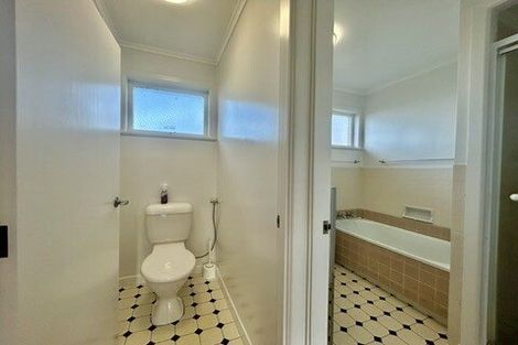 Photo of property in 1/5 Braemar Road, Castor Bay, Auckland, 0620