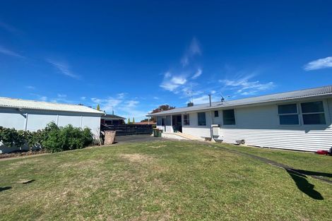 Photo of property in 28 Queenwood Avenue, Queenwood, Hamilton, 3210