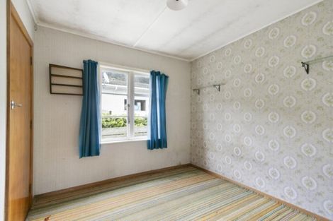 Photo of property in 28 Kowhai Street, Wainuiomata, Lower Hutt, 5014