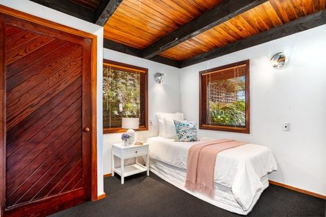 Photo of property in 1 Indira Place, Khandallah, Wellington, 6035