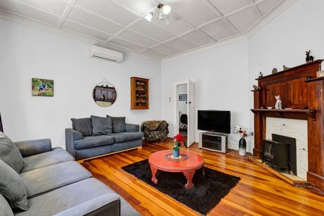 Photo of property in 43 Victoria Street, Hawera, 4610