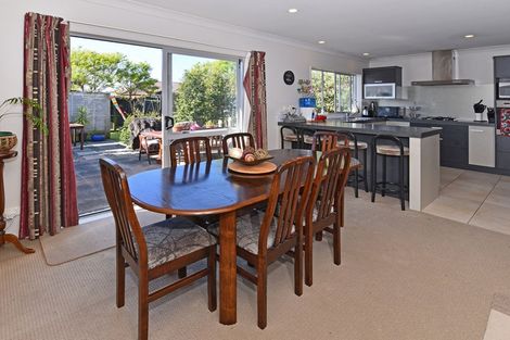 Photo of property in 52 Belfry Place, Wattle Downs, Auckland, 2103