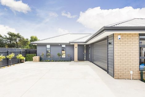 Photo of property in 3 Rangeview Drive, Kelvin Grove, Palmerston North, 4414