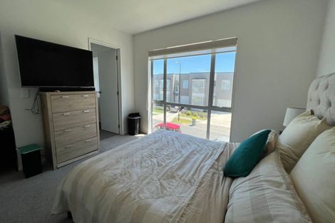 Photo of property in 10 Aeronautic Road, Takanini, 2112