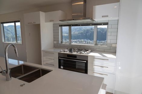 Photo of property in 102 Emerald Hill Drive, Birchville, Upper Hutt, 5018