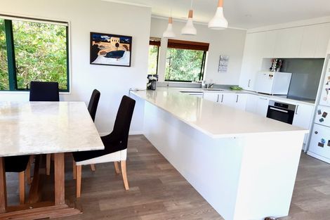 Photo of property in 216 Whangaparaoa Road, Red Beach, 0932