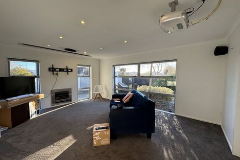 Photo of property in 2 Whio Close, Parklands, Christchurch, 8083