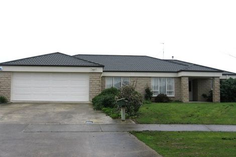 Photo of property in 14 Logan Place, Kelvin Grove, Palmerston North, 4414