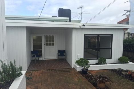 Photo of property in 97 Stanley Point Road, Stanley Point, Auckland, 0624