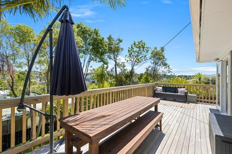 Photo of property in 1/92 Saddleback Rise, Murrays Bay, Auckland, 0630