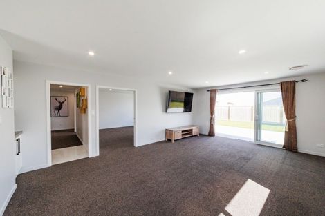 Photo of property in 47 Atlantic Drive, Fitzherbert, Palmerston North, 4410