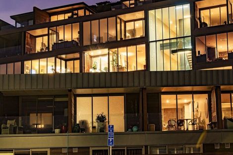 Photo of property in Patent 326 Apartments, 404s/326 Evans Bay Parade, Hataitai, Wellington, 6021