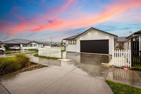 Photo of property in 37 Vinistra Road, Kumeu, 0810
