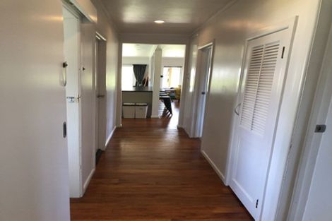 Photo of property in 17 Vandeleur Avenue, Birkdale, Auckland, 0626