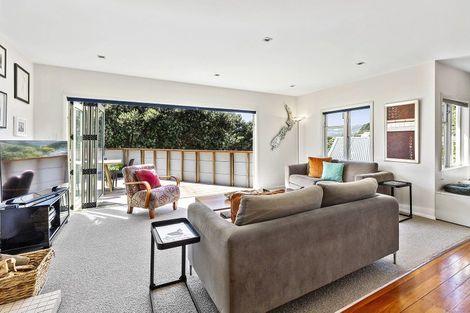 Photo of property in 4 Pinnacle Street, Seatoun, Wellington, 6022