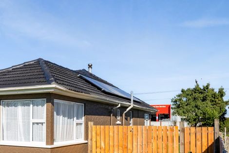 Photo of property in 84 Glover Road, Hawera, 4610