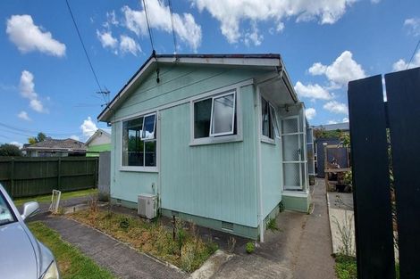 Photo of property in 1/3 Taikata Road, Te Atatu Peninsula, Auckland, 0610