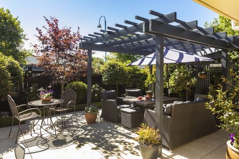 Photo of property in 10 Willowview Drive, Redwood, Christchurch, 8051