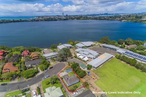 Photo of property in 23 Otakau Road, Milford, Auckland, 0620