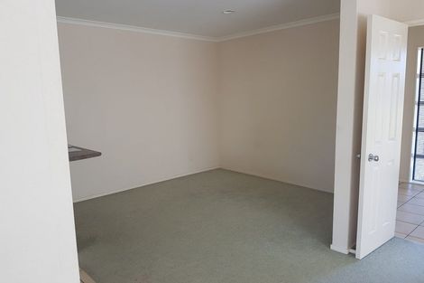 Photo of property in 6 Nier Place, East Tamaki Heights, Auckland, 2016