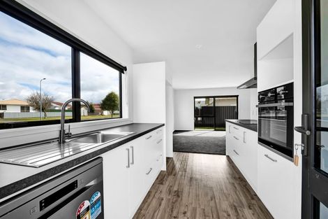 Photo of property in 12a Hamlet Street, Stratford, 4332