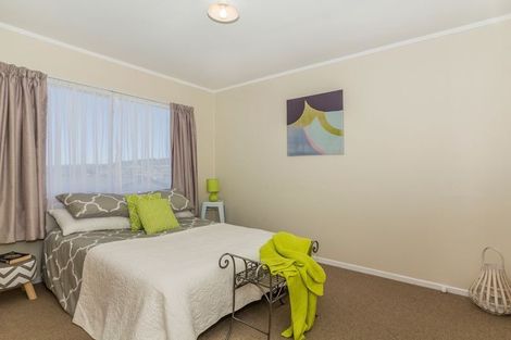 Photo of property in 9 Chetwode Grove, Newlands, Wellington, 6037