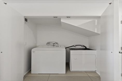 Photo of property in 2/6 John Jennings Drive, Oteha, Auckland, 0632