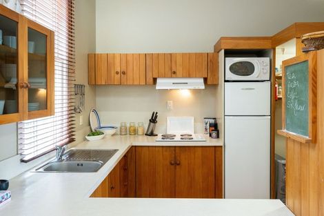 Photo of property in 16 Sealy Road, Bluff Hill, Napier, 4110