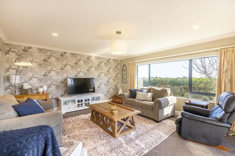 Photo of property in 32 Millennium Hill, Paraparaumu, 5032