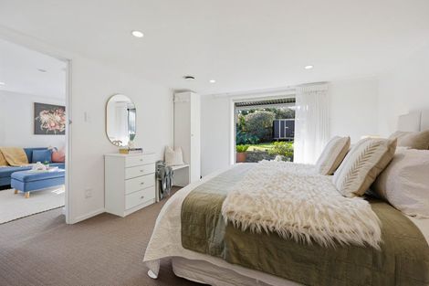 Photo of property in 5 Liston Crescent, Cockle Bay, Auckland, 2014