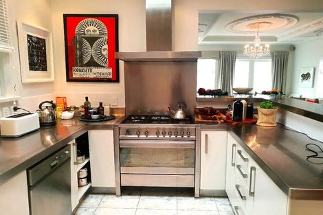 Photo of property in 144 Breaker Bay Road, Breaker Bay, Wellington, 6022