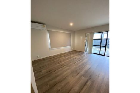 Photo of property in 2/10 Kirklow Place, Goodwood Heights, Auckland, 2105
