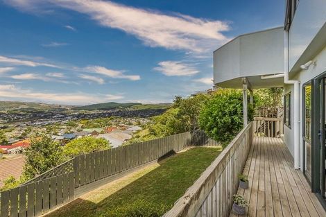 Photo of property in 13 Chastudon Place, Tawa, Wellington, 5028
